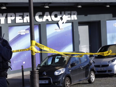 Le procès des attentats de janvier 2015 suspendu à cause du Covid