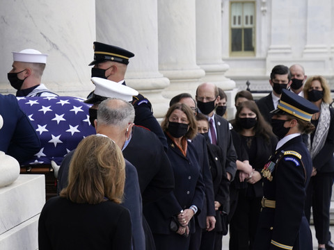 Derniers hommages solennels à Ruth Bader Ginsburg au Capitole