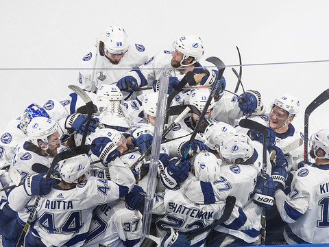 Tampa Bay à une victoire de la Coupe Stanley