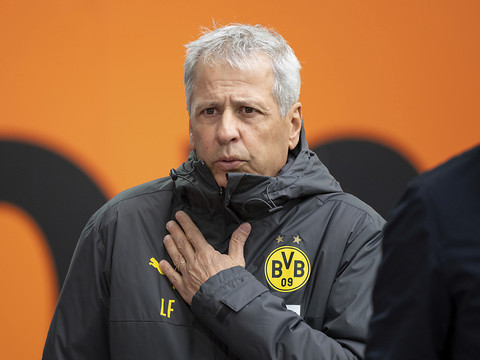 Augsbourg seul en tête, Dortmund battu