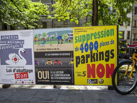 Genève: oui à la suppression de places de stationnement