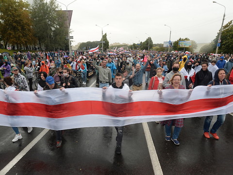 Bélarus: centaines d'arrestations lors d'une nouvelle manifestation