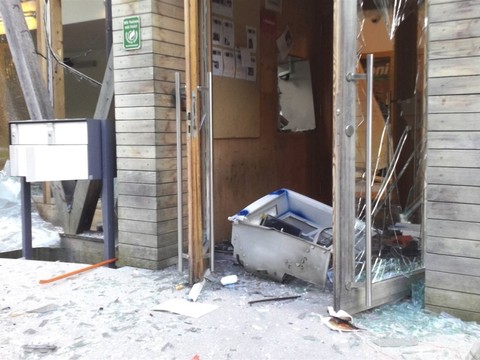 Bancomats dynamités dans le canton de Berne et des Grisons