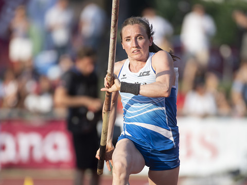 Nicole Büchler range ses perches