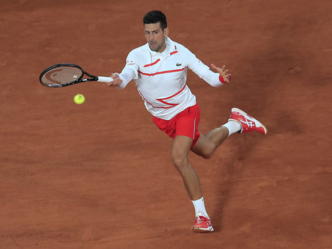 Djokovic laisse cinq jeux à Mikael Ymer