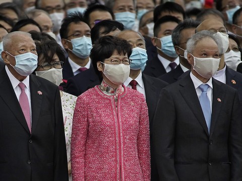 Carrie Lam salue le 