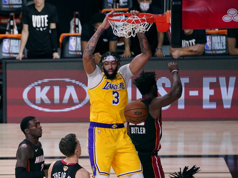 Les Lakers annoncent la couleur d'entrée de jeu