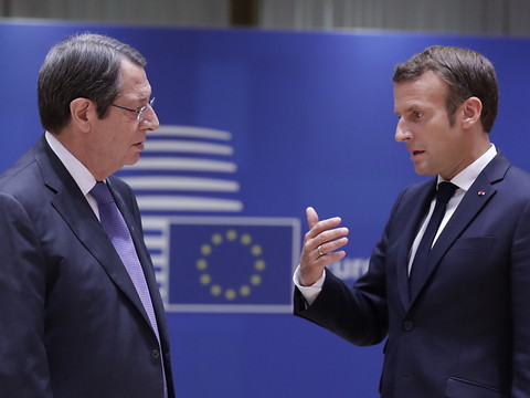 L'UE sanctionne le régime au Bélarus et menace Ankara