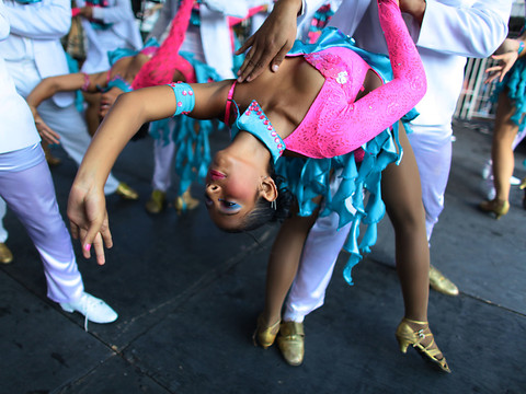 Le canton de Zurich interdit les cours de salsa pour deux semaines