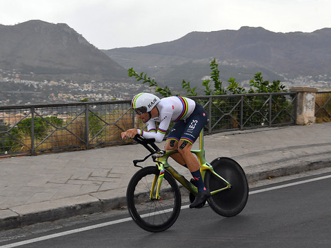 Filippo Ganna premier maillot rose, Thomas fait le vide