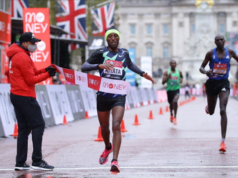 Victoire de Kitata, première défaite en 7 ans pour Kipchoge
