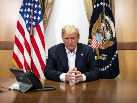 Trump va sortir de l'hôpital mais n'est 
