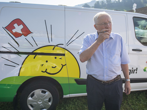 Christoph Blocher se met en retrait de l'UDC