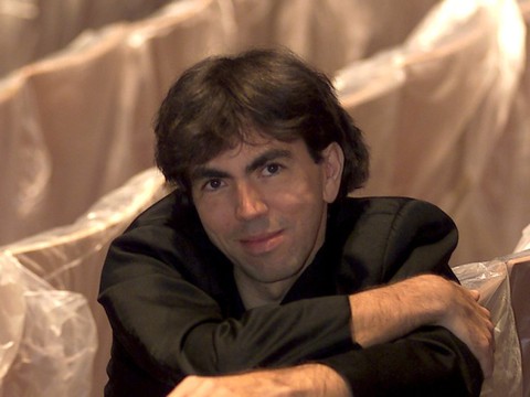 Robert Bouvier fait officier de l’Ordre des arts et des lettres