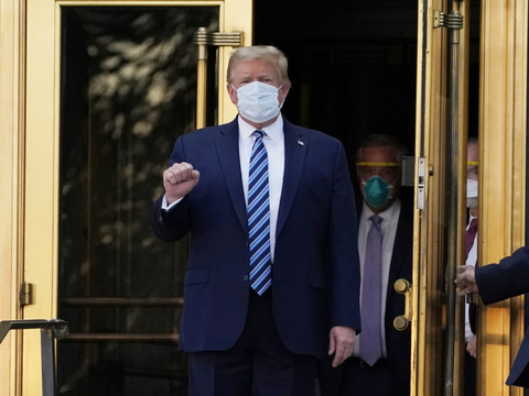 Trump affiche son endurance et trépigne de reprendre sa campagne