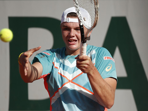 Stricker bat Riedi en deux sets