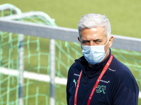 Espagne - Suisse: Petkovic choisit un milieu à trois