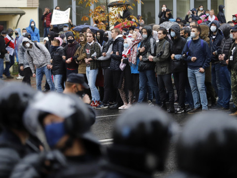 Répression brutale d'une grande manifestation à Minsk