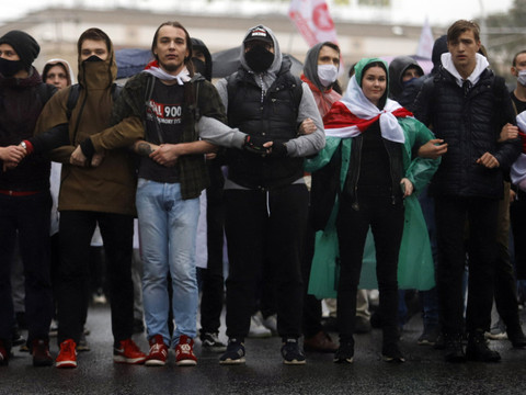 La police menace de recourir aux balles réelles