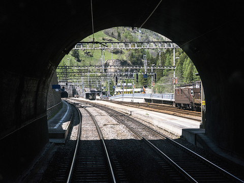 La rénovation de l'ancien tunnel du Lötschberg coûtera plus cher
