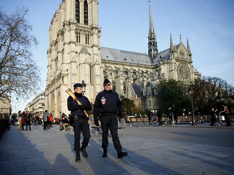 Attaque au marteau devant Notre-Dame: 28 ans de prison