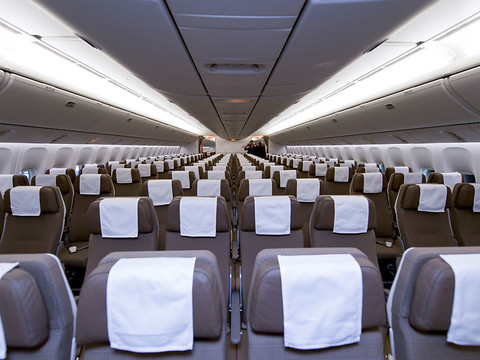 Risque très faible d'attraper le Covid-19 dans un avion (étude)
