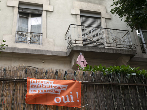 Polarisation sur les multinationales et le commerce de guerre
