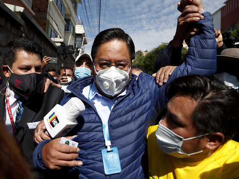 Arce, le dauphin d'Evo Morales, remporte la présidentielle en Bolivie