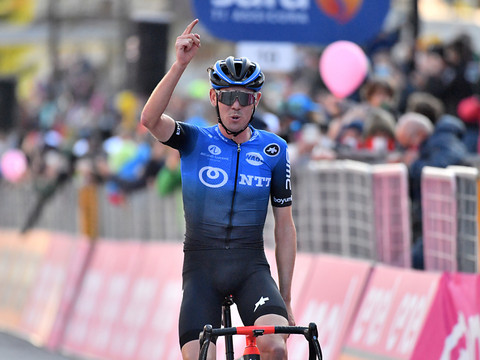 Giro: Ben O'Connor gagne la 17e étape, Almeida reste en rose