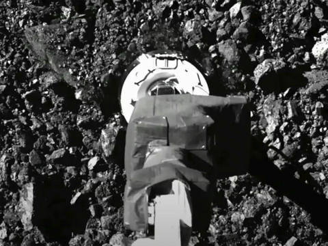 Osiris-Rex a probablement réussi à collecter des fragments de Bennu