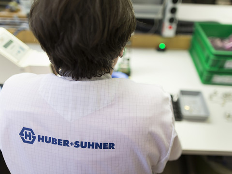 Huber+Suhner supprime 250 postes, recul des ventes et commandes