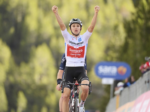 Kelderman en rose après le Stelvio