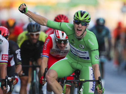 Bennett vainqueur de la 4e étape, Roglic toujours leader