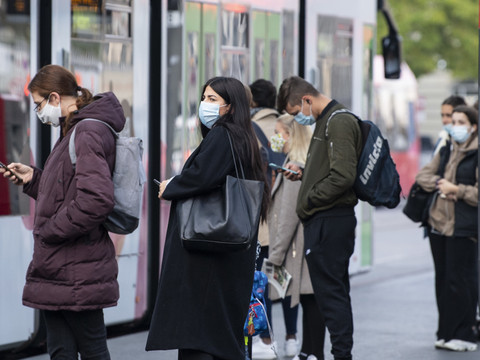 Nouvelles mesures en consultations: masque aussi à l'extérieur