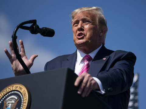 Attaqué par Obama et Biden, Trump affiche sa confiance