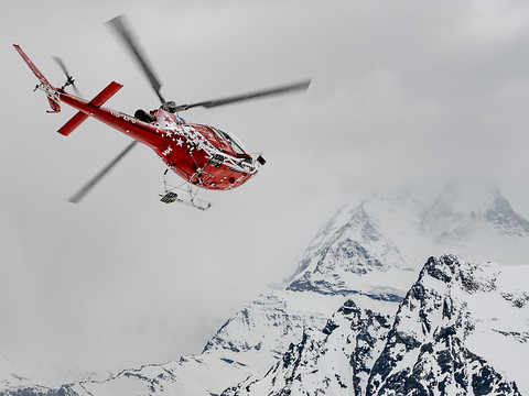 Un hélico s'écrase vers le Breithorn: un mort et un survivant