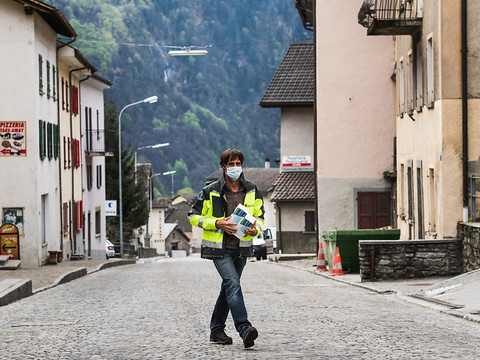 Tessin: port du masque obligatoire aussi à l'extérieur
