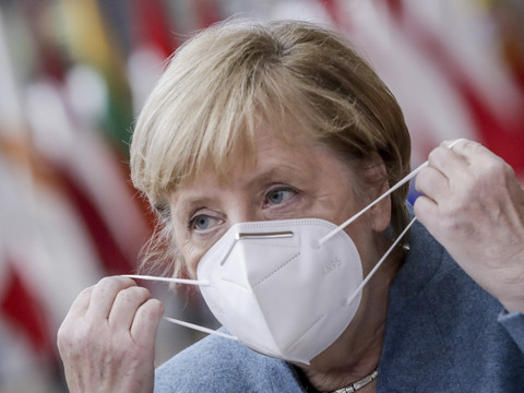 Angela Merkel penche pour un confinement partiel