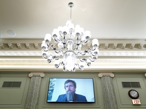 Les patrons de Twitter, Google et Facebook entendus au Sénat