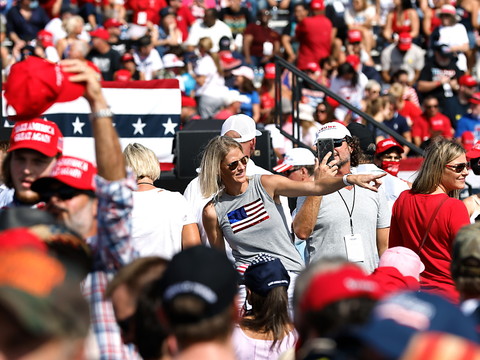 En Floride, Trump vante une croissance 