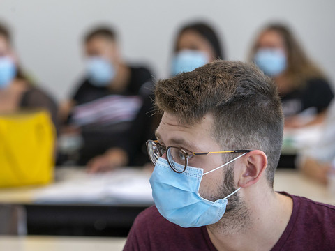 Une majorité de Suisses soutient les mesures du gouvernement