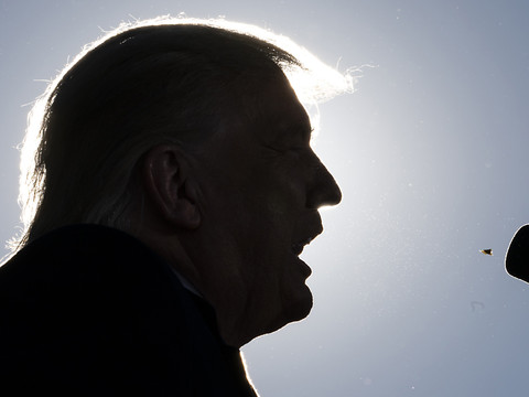 Biden et Trump courtisent les électeurs du Midwest