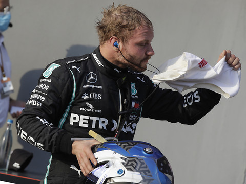 Bottas en pole position devant Lewis Hamilton à Imola
