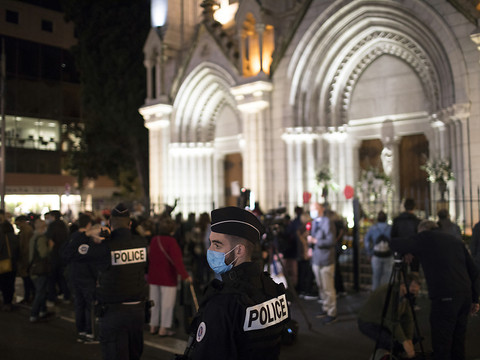 Attaque de Nice: trois hommes relâchés, un Tunisien entendu