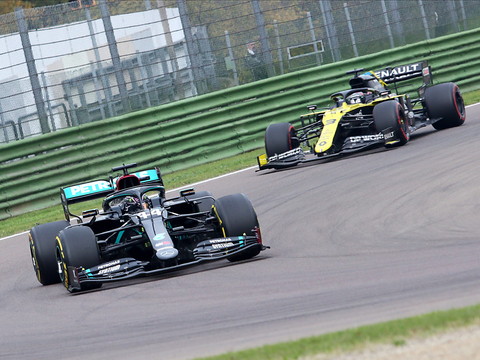 Lewis Hamilton s'impose à Imola, le titre pour Mercedes