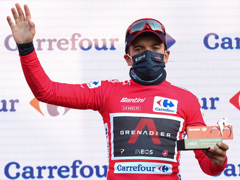Carthy dompte l'Angliru, Carapaz reprend le maillot rouge