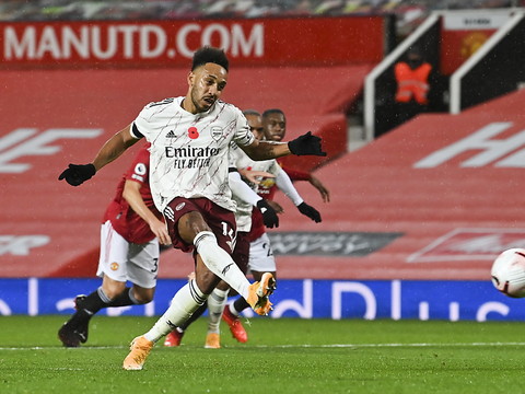 Arsenal bat Manchester United