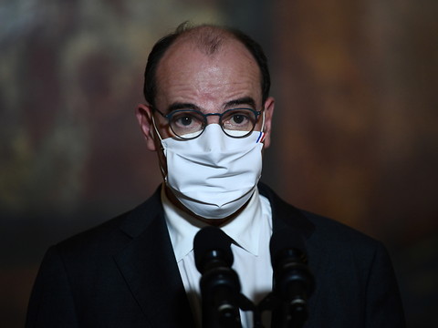 Jean Castex tente d'apaiser les petits commerces
