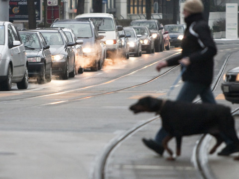Piétons et cyclistes vulnérables sur les routes la nuit