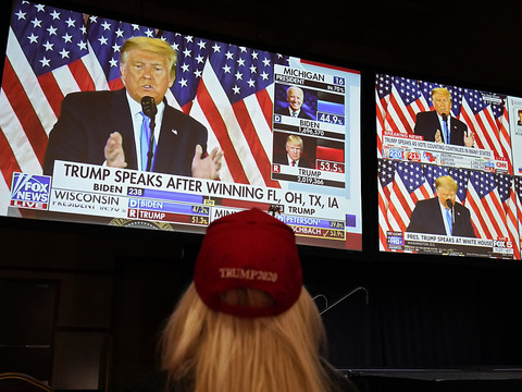 Le duel Trump-Biden sans vainqueur, le dépouillement pourrait durer